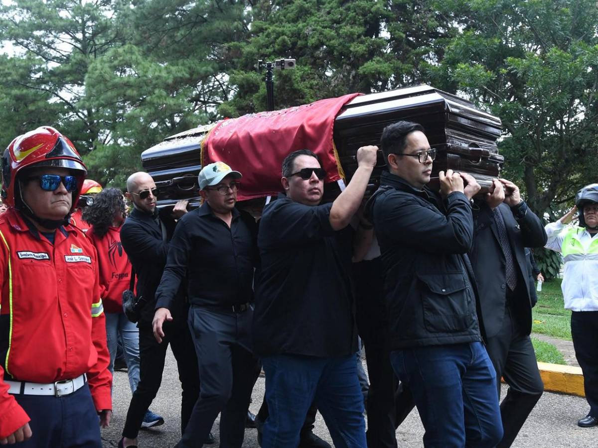 Rituales mayas y pedidos de justicia en masiva despedida a exfiscal Francisco Foppa en Guatemala