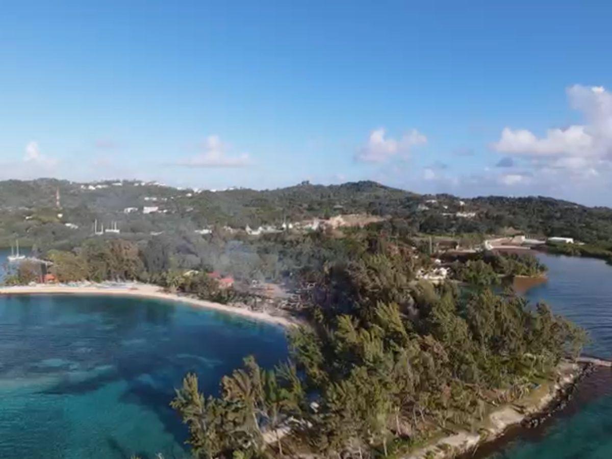 FOTOS: En medio de escombros queda famoso hotel de Roatán tras incendio