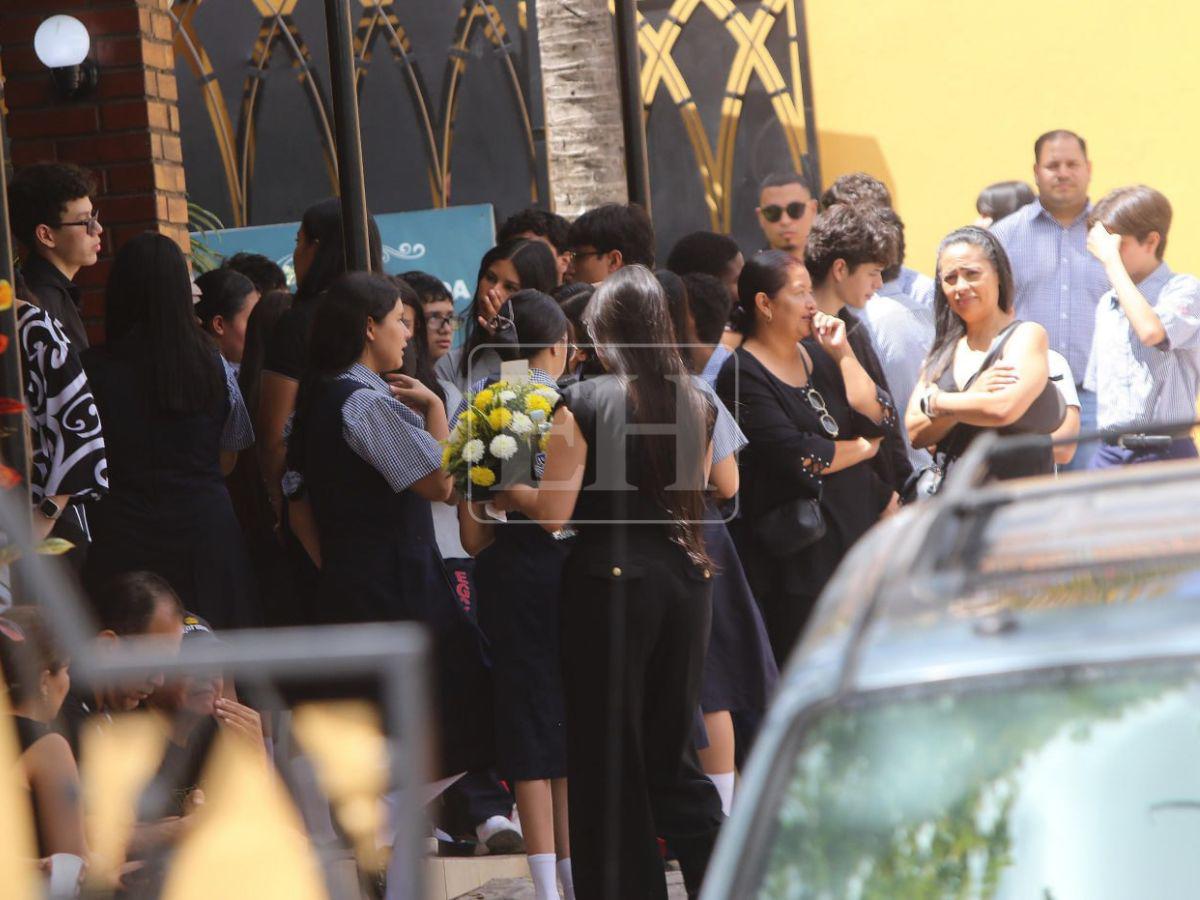 Con dolor y tristeza velan el cuerpo de Karen Girón, víctima del derrumbe en el anillo periférico