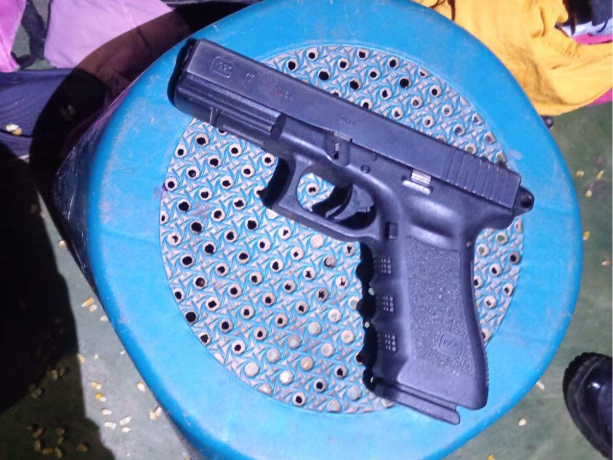 Encerrado y con el arma: así hallaron al primo que mató a dos hermanos en Olancho