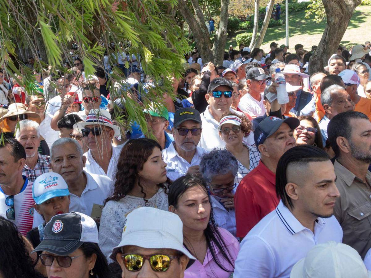 En fotos: así fue la investidura de Laura Fernández, la nueva presidenta de Costa Rica
