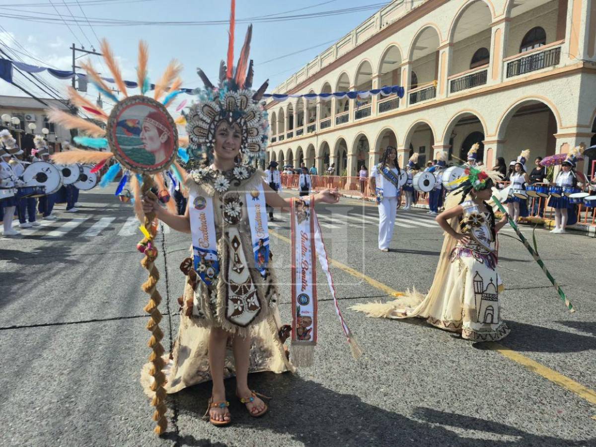 Unos 26 centros educativos participan en desfiles patrios de La Ceiba