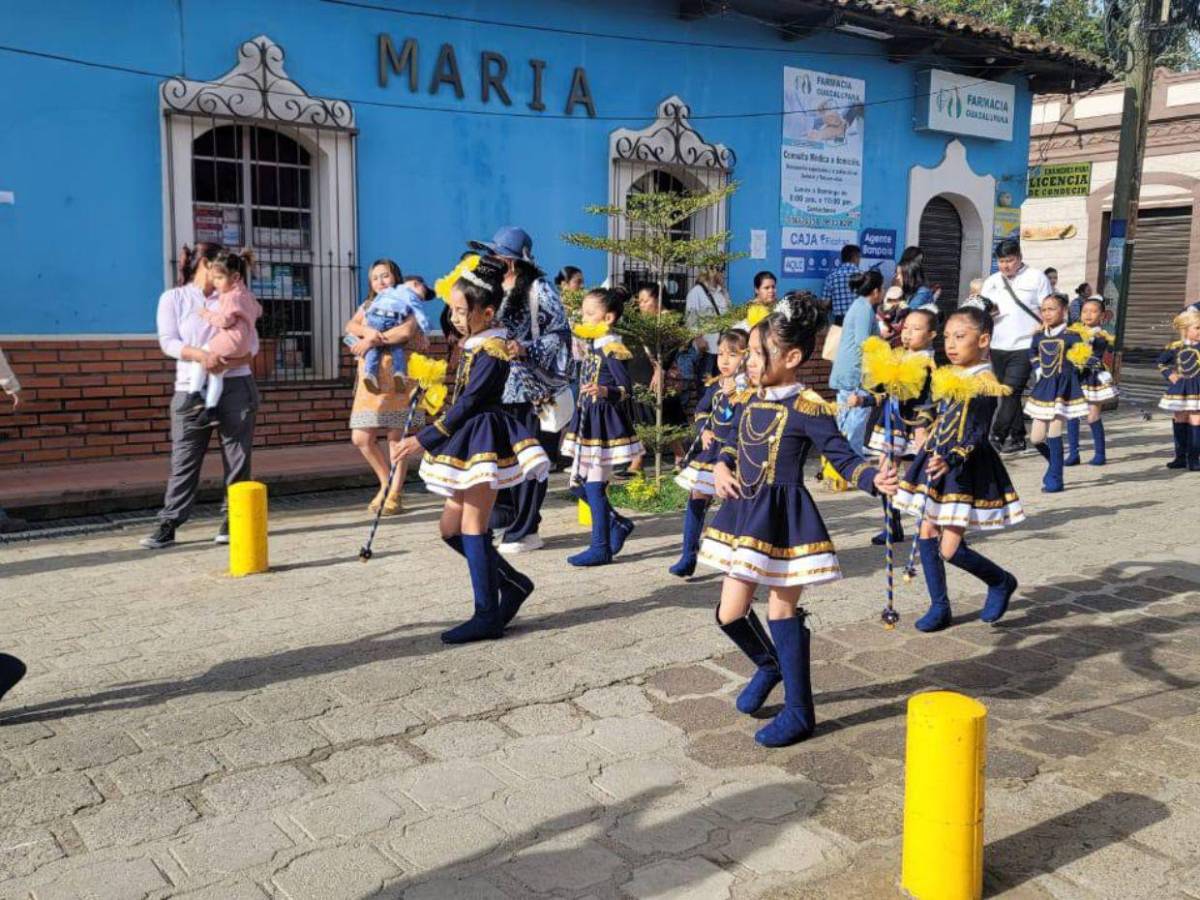 Hondureños celebran con fervor cívico los 204 años de independencia en todo el país