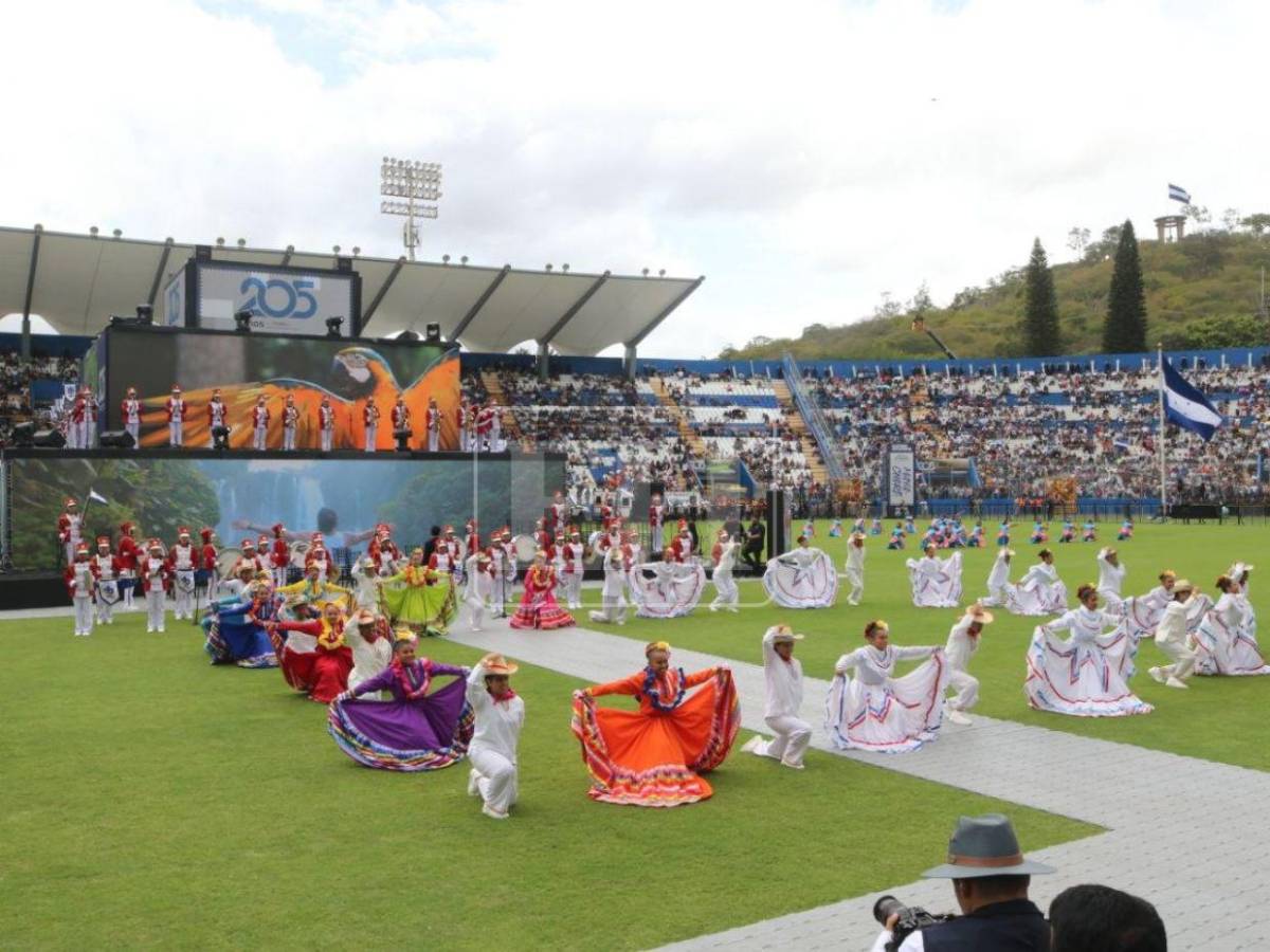 Así fue el show folclórico de Villa de las Niñas en el Estadio Nacional