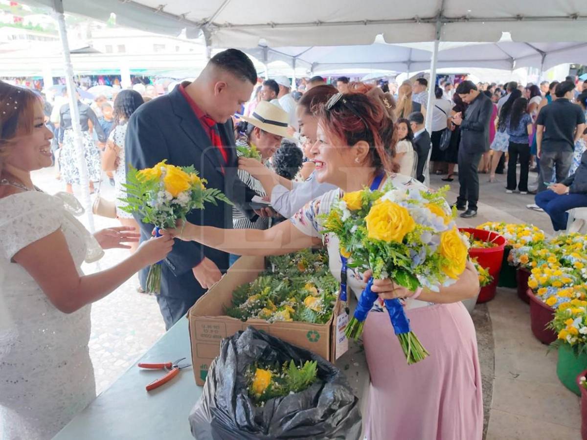 Más que romance: así vivieron su gran día las parejas en las bodas gratis de la capital