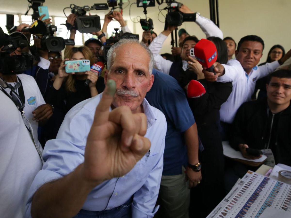 Celebración, enfado e indignación: los rostros de los precandidatos captados en las elecciones 2025