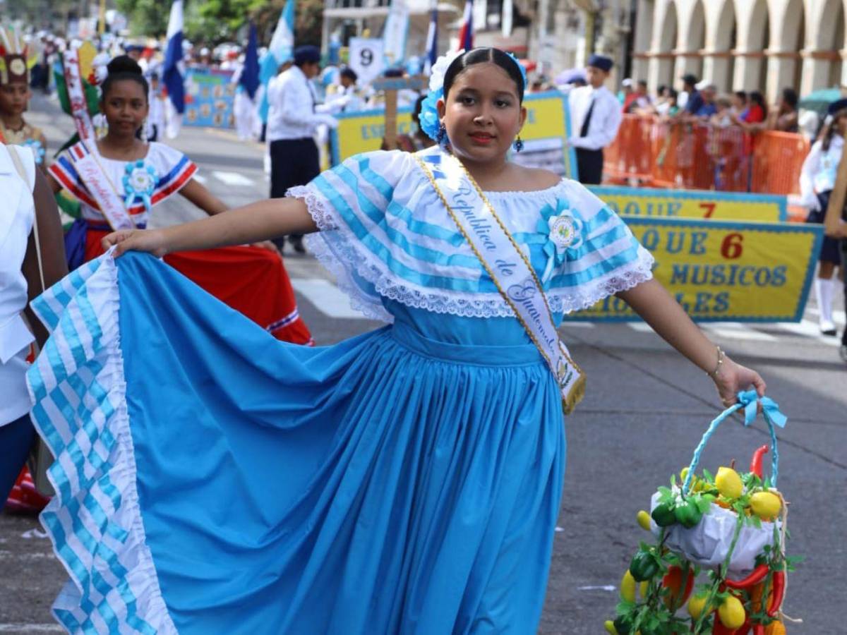 Vibrantes colores, ritmo y bailes: así vive La Ceiba las fiestas patrias