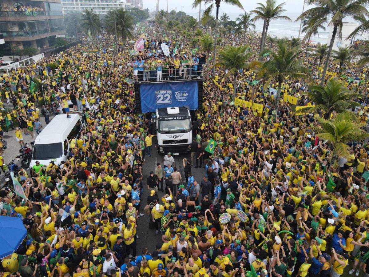 A un día de las elecciones de Brasil: fin de campaña multitudinario y empate en encuestas