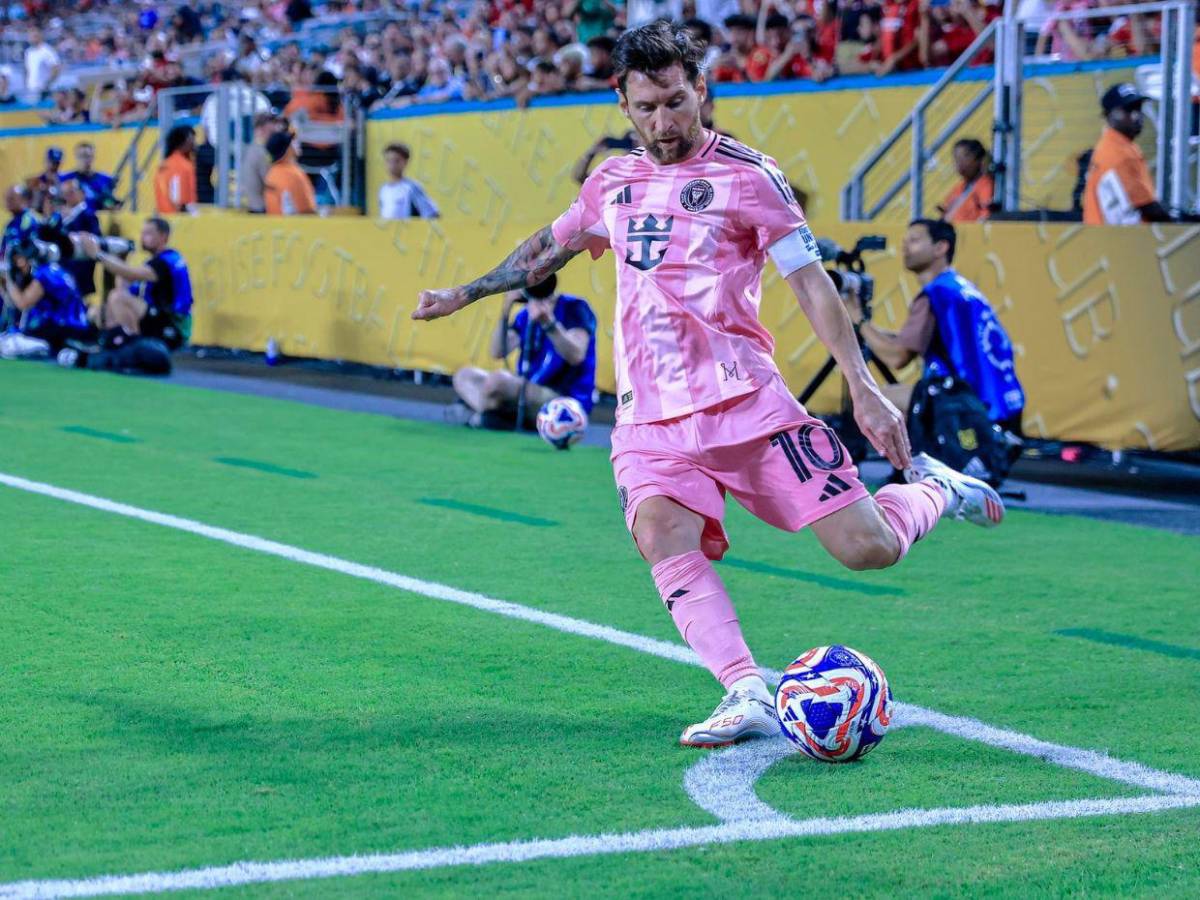 No se vio: así fue el cabezazo que le dio Messi a un jugador del Al-Ahly No se vio: así fue el cabezazo que le dio Messi a un jugador del Al-Ahly