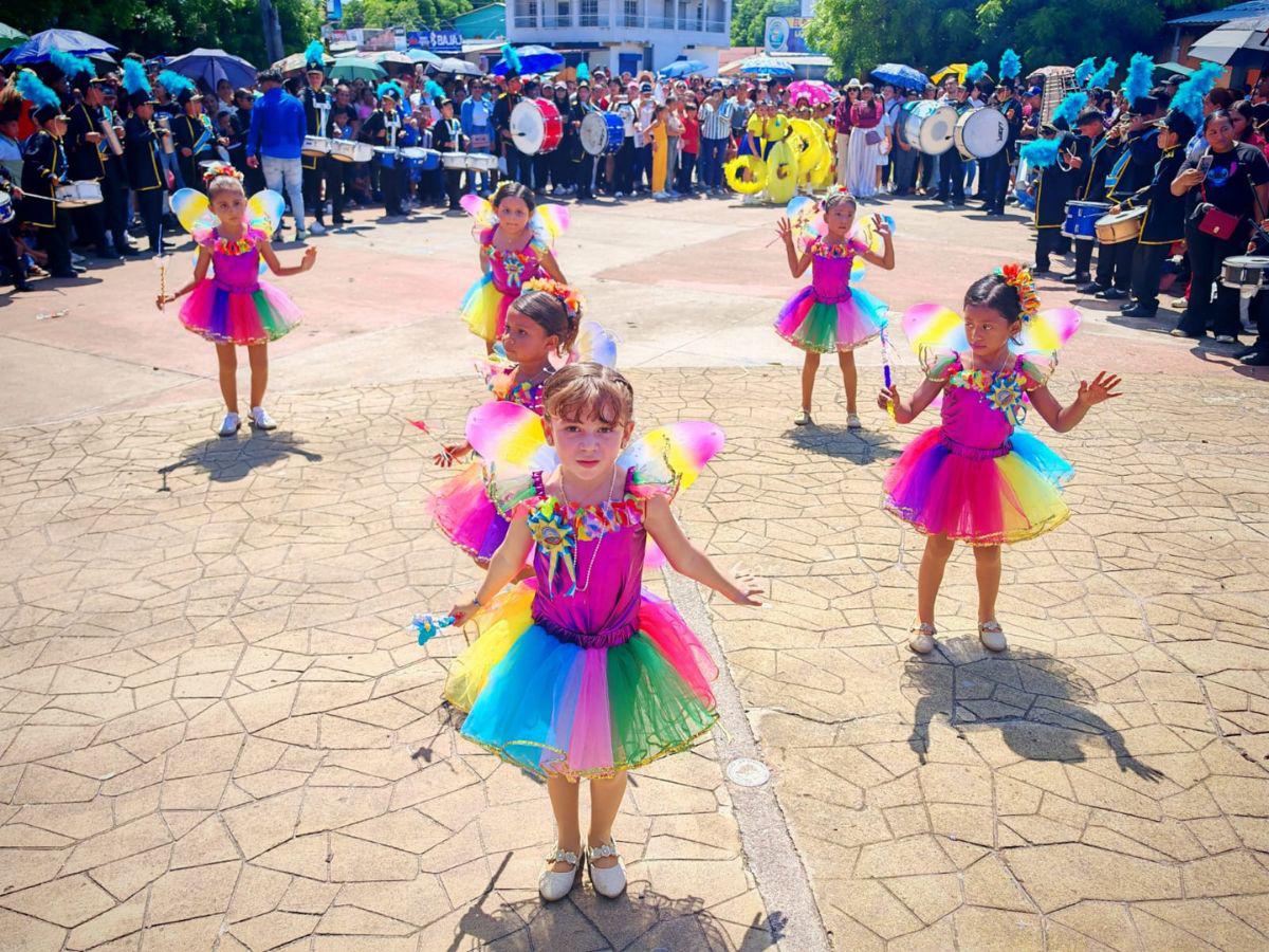 ​​​​​Niños y jóvenes llenan de color y tradición las fiestas patrias en Marcovia, Choluteca