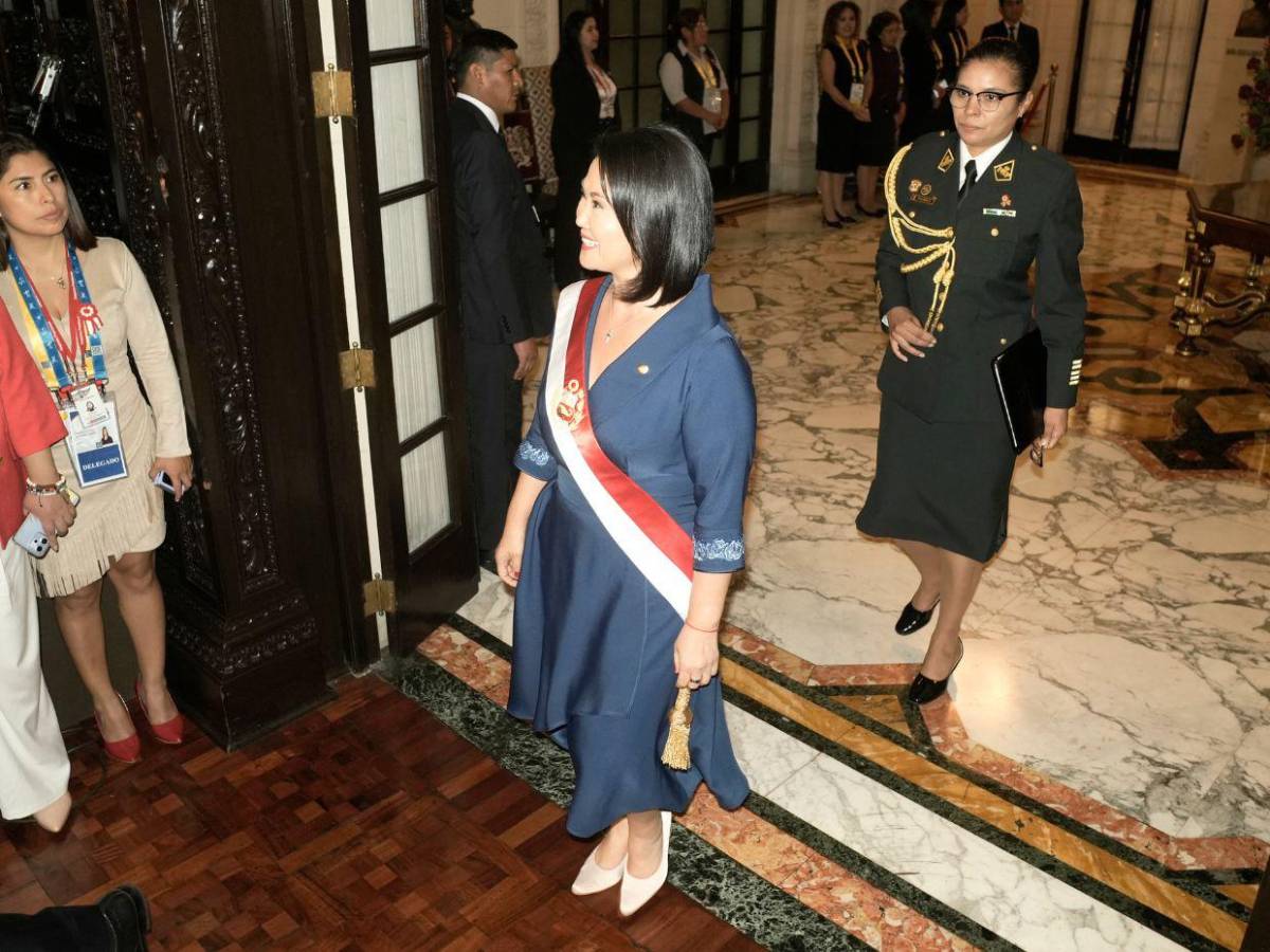 El fujimorismo vuelve al poder: Keiko Fujimori jura como primera presidenta de Perú