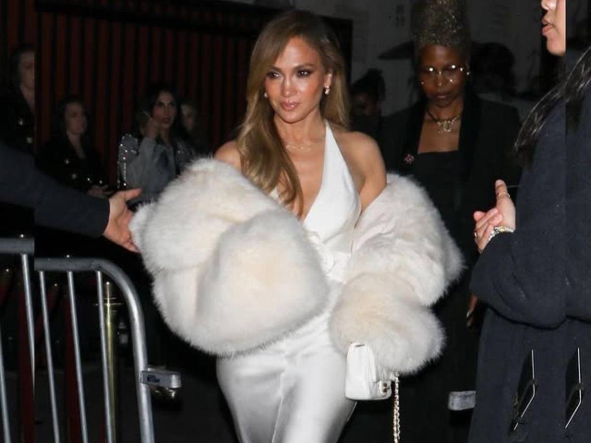 Jennifer López sufre lesión en el rostro tras un accidente en escenario