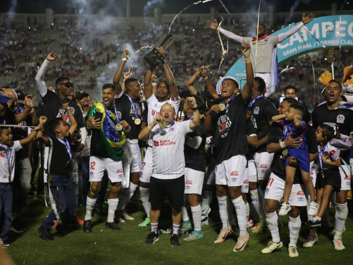 Olimpia en el podio de los equipos de América con más de 30 ligas ganadas