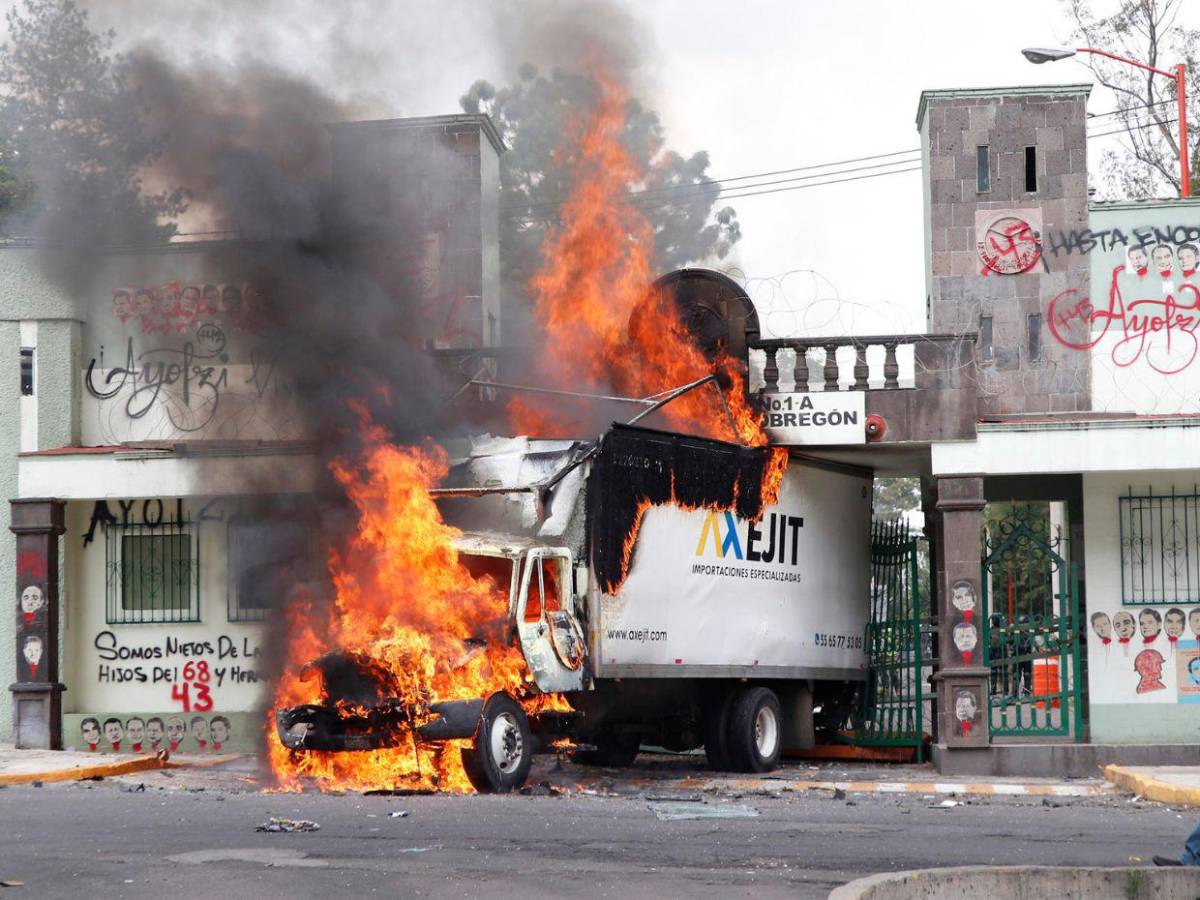 Impactantes imágenes del camión incendiado en Ciudad de México