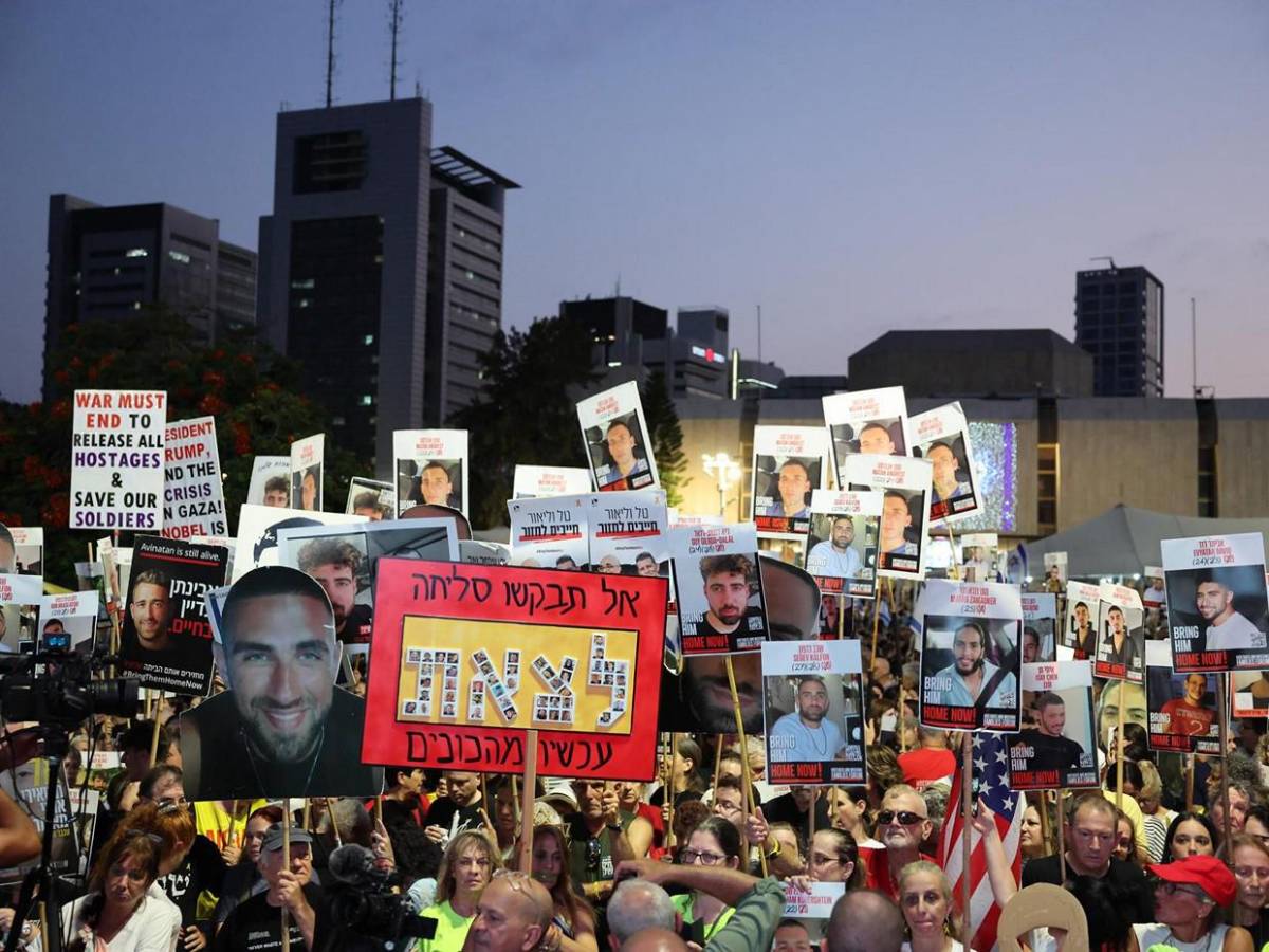Multitudinaria marcha en Israel exige fin de ofensiva en Gaza y liberación de rehenes