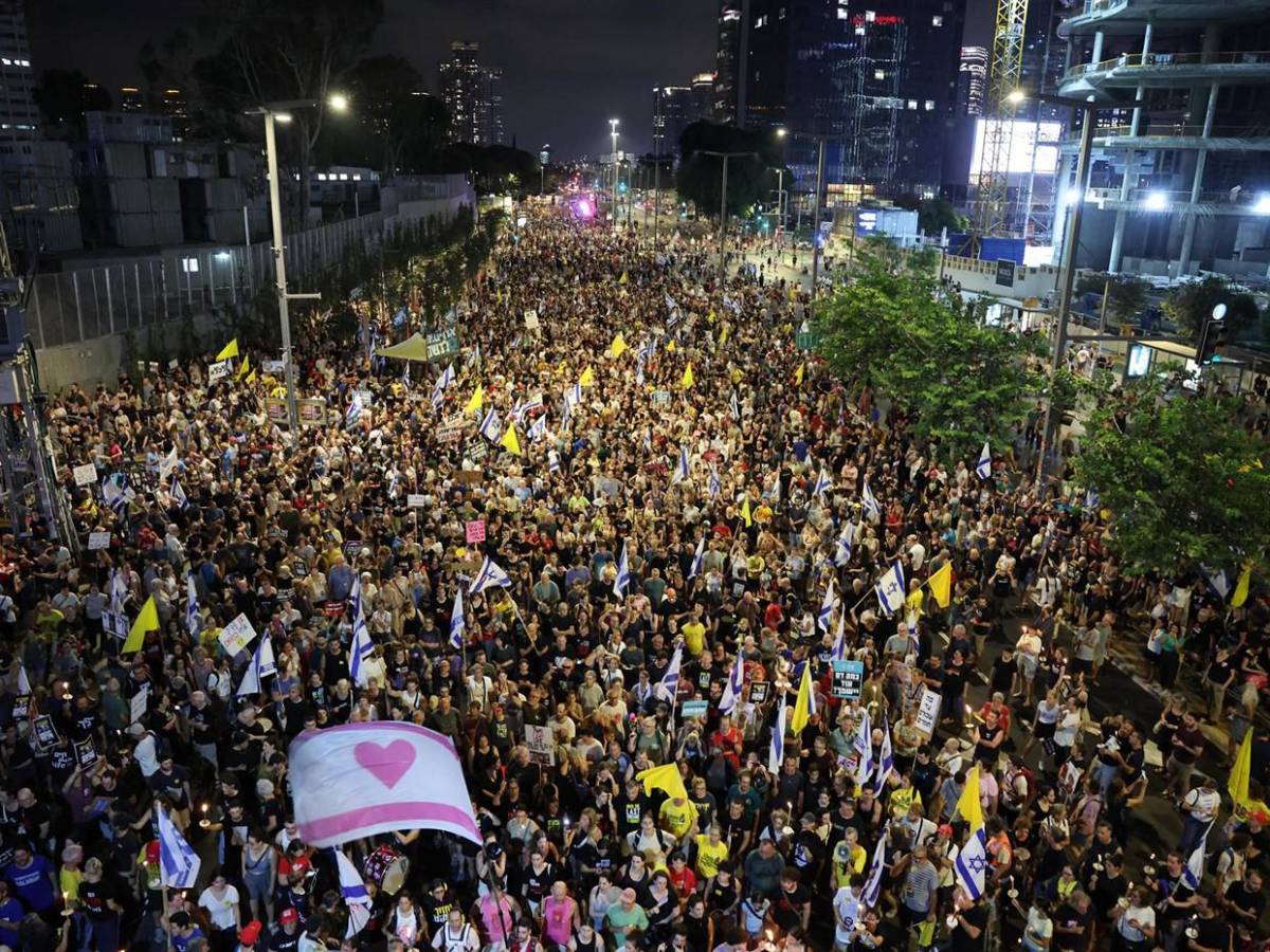 Multitudinaria marcha en Israel exige fin de ofensiva en Gaza y liberación de rehenes