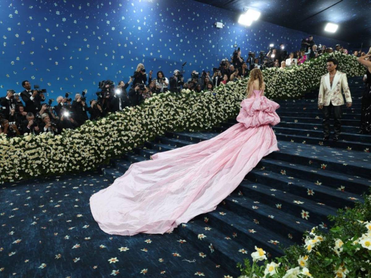 Acusan a Shakira de copiar estilo de otras famosas para asistir a la Met Gala 2025