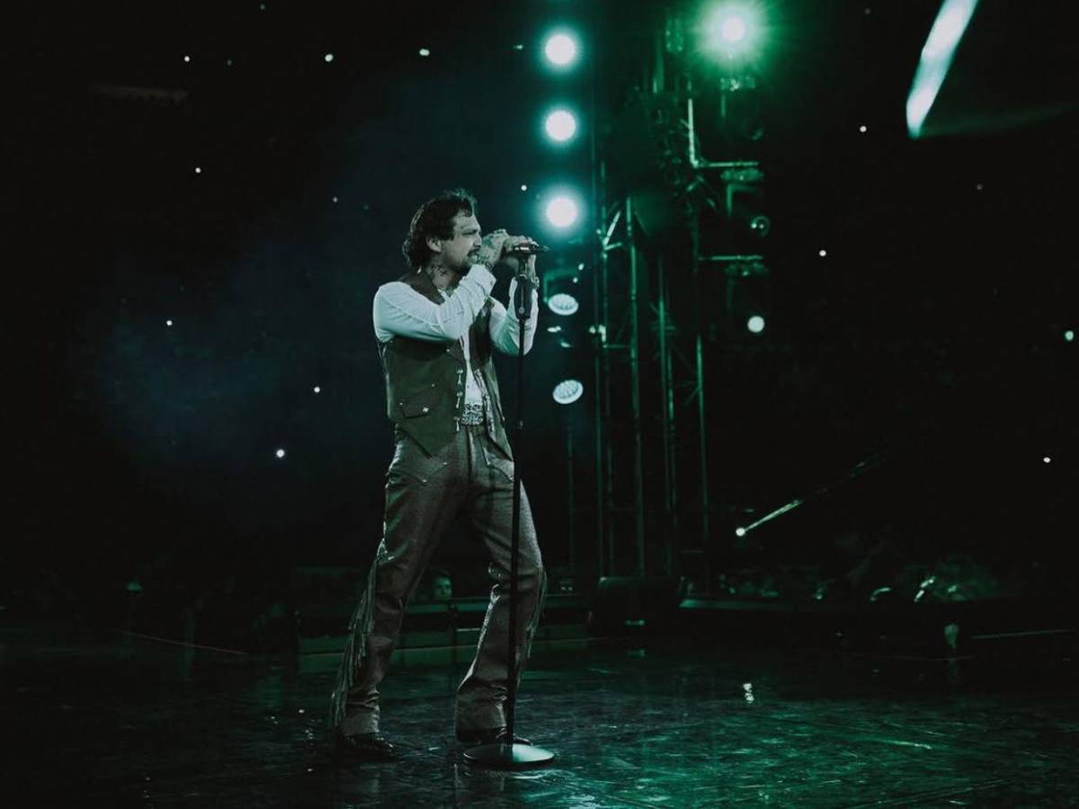 Christian Nodal admite que de niño 'robaba' para poder tener juguetes