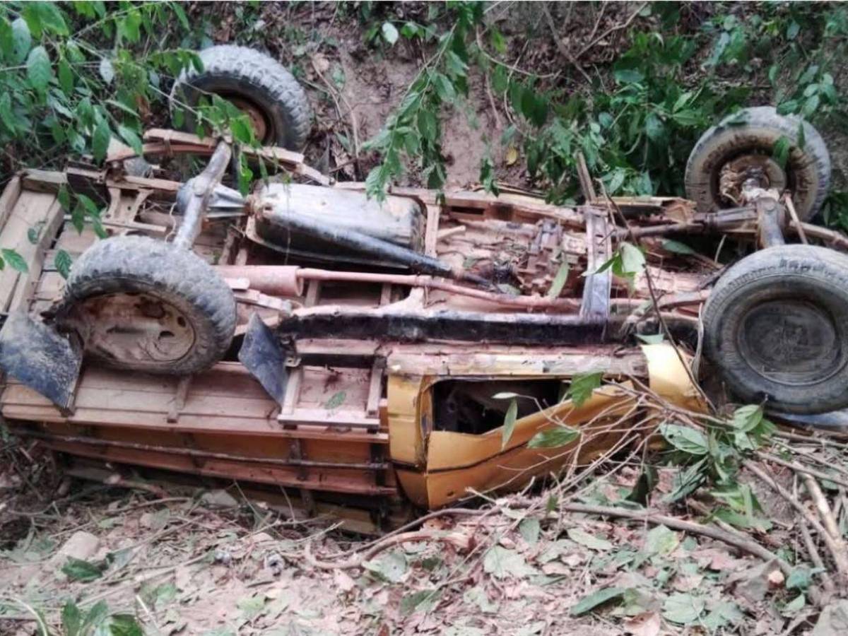 El emotivo adiós a Iris y Javier Varela, hermanos que murieron en accidente en Danlí El emotivo adiós a Iris y Javier Varela, hermanos que murieron en accidente en Danlí