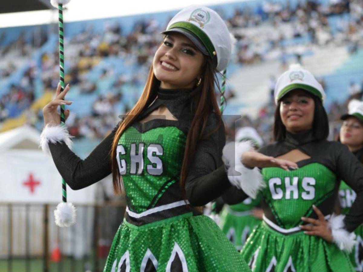 Por segunda vez, Michelle Sánchez vuelve a robar suspiros en los desfiles patrios