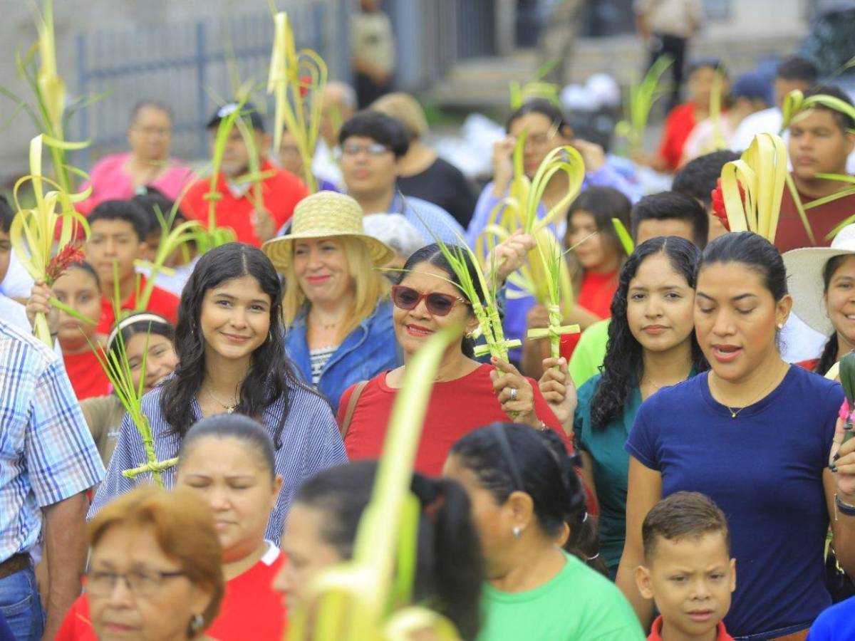 Domingo de Ramos llena de fe y tradición las calles del norte de Honduras