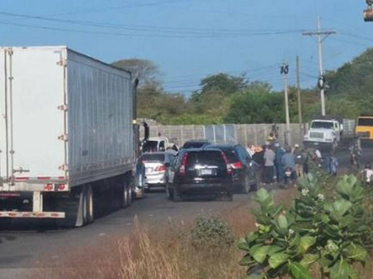 Lunes de protesta: sin paso la carretera del litoral atlántico CA-13 y la CA-5 en varios tramos