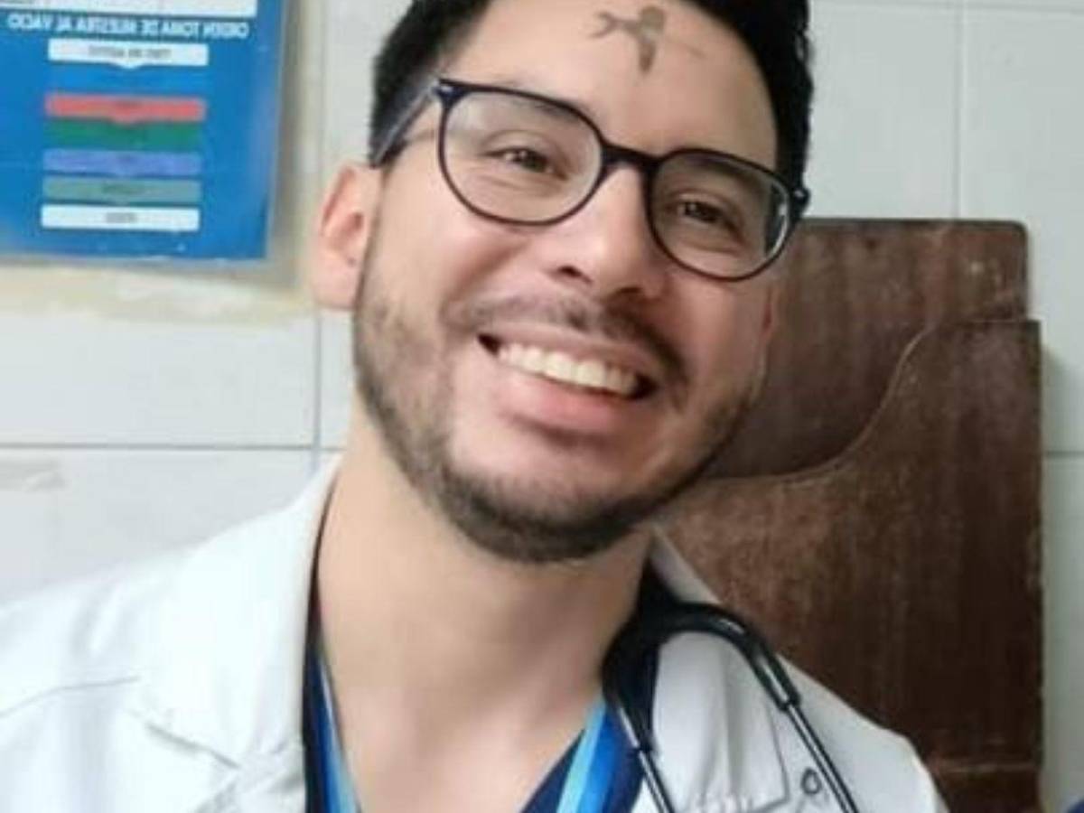 Inspeccionan vehículo de Miguel Salgado, médico que fue asesinado en Lomas del Diamante