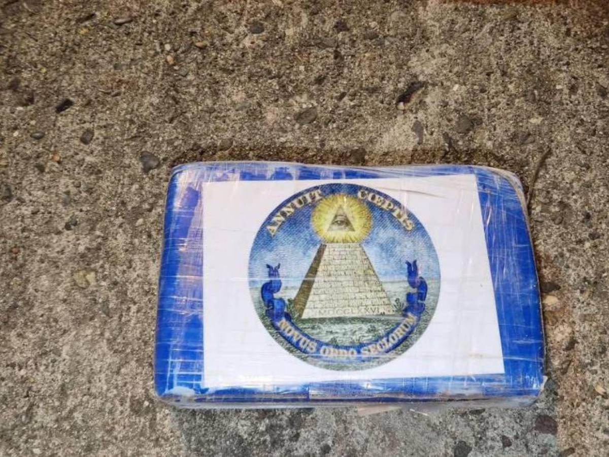 En caletas a la orilla del río Aguán hallan 1.7 toneladas de droga