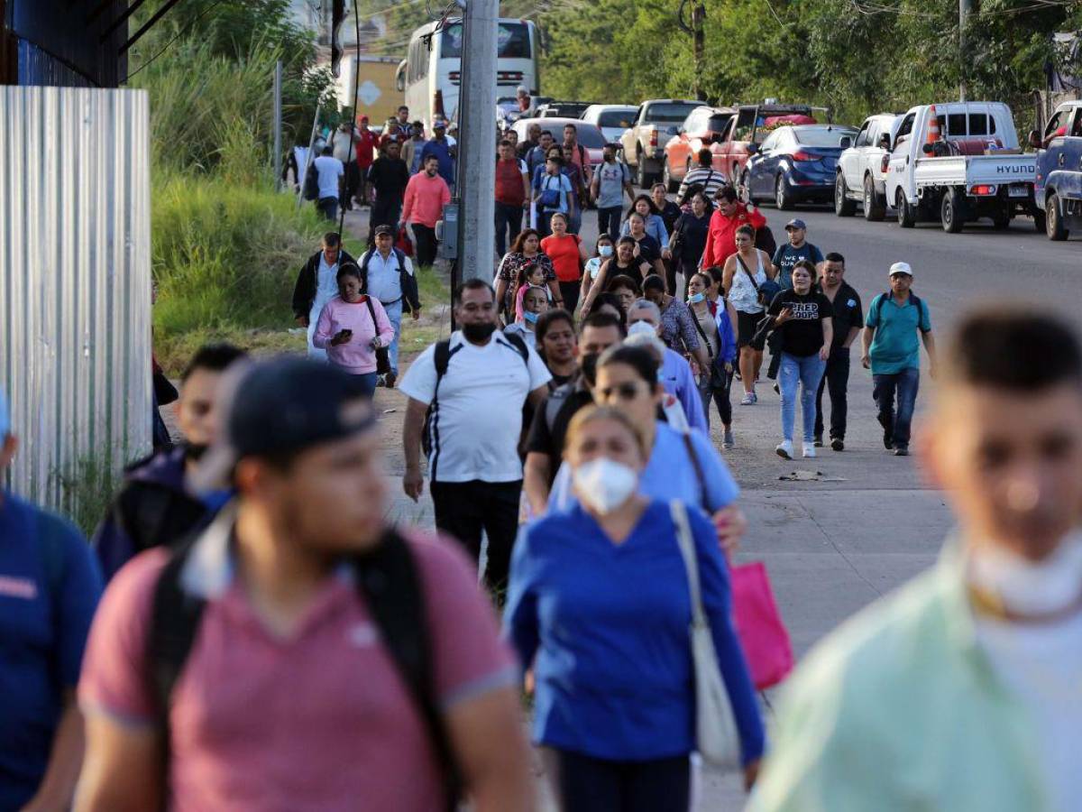 Hasta cuatro horas de tráfico se hacen al día en salida al sur de Tegucigalpa