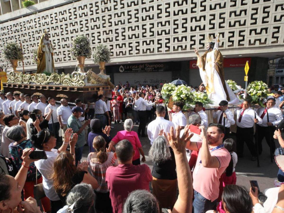 ¡La tumba está vacía! Con fe y devoción celebran la resurrección de Cristo este Domingo Santo ¡La tumba está vacía! Con fe y devoción celebran la resurrección de Cristo este Domingo Santo