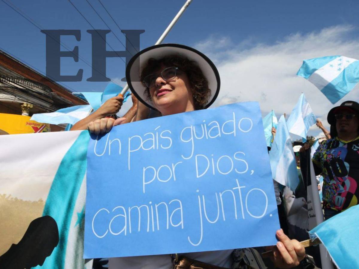 Multitud llena de fe: Las mejores imágenes de la caminata de las iglesias