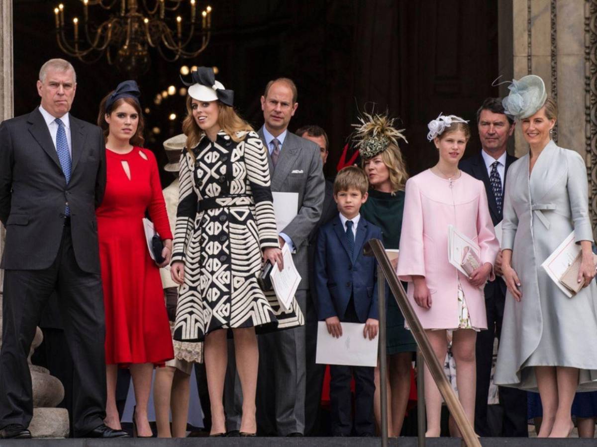 Las consecuencias del escándalo del exprínci­pe Andrés alcanzan a sus hijas: Eugenie y Beatrice