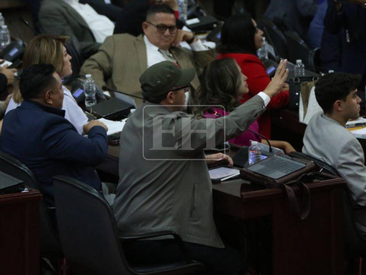 ¿Qué sanciones tendrán diputados que no cumplan con el nuevo código de vestimenta del Congreso?