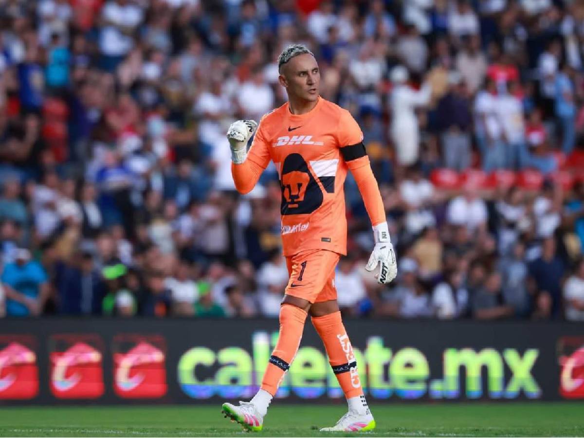 Entre insultos y ovaciones: Así fue el debut de Keylor Navas con Pumas en la Liga MX