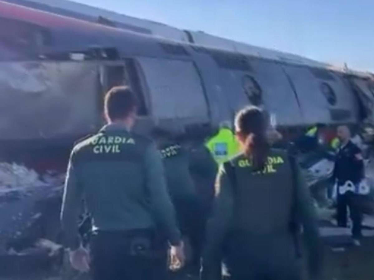 Las primeras imágenes de accidente de trenes en Toledo, que ya deja unos 64 muertos