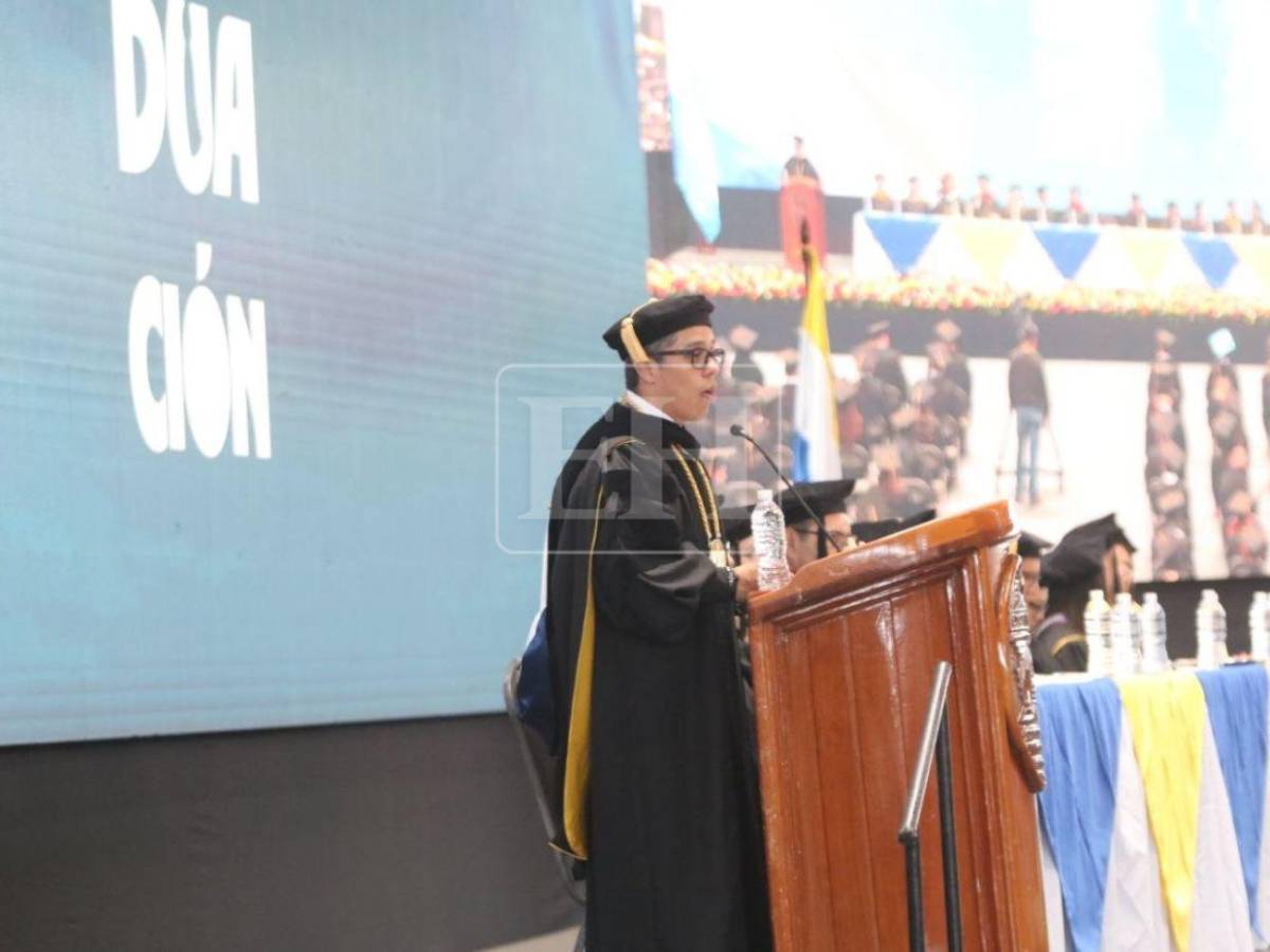 Un sueño hecho realidad: 1,074 nuevos profesionales reciben su título de la UNAH