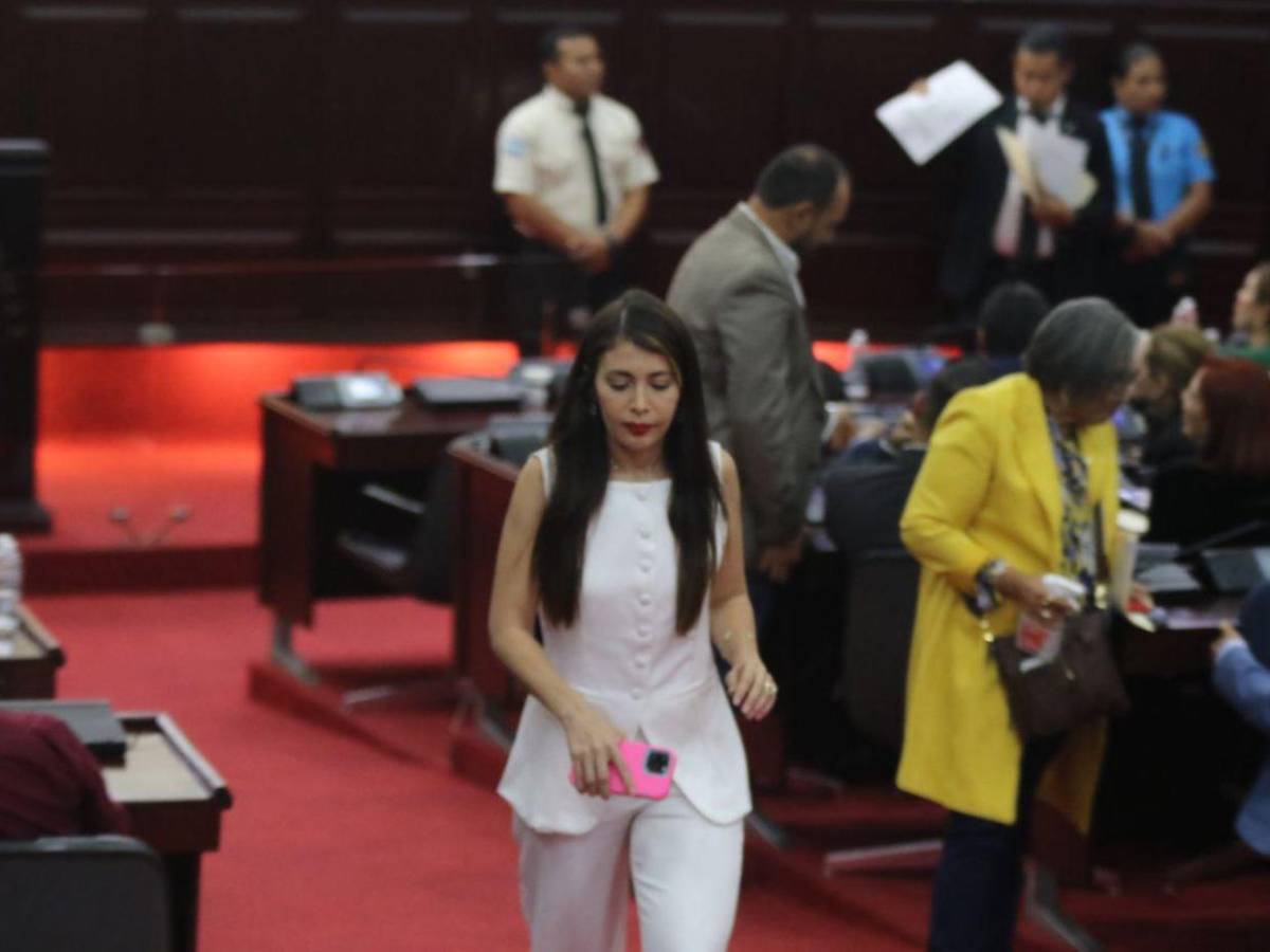 Diputados liberales abandonan el Congreso tras ataques contra Salvador Nasralla