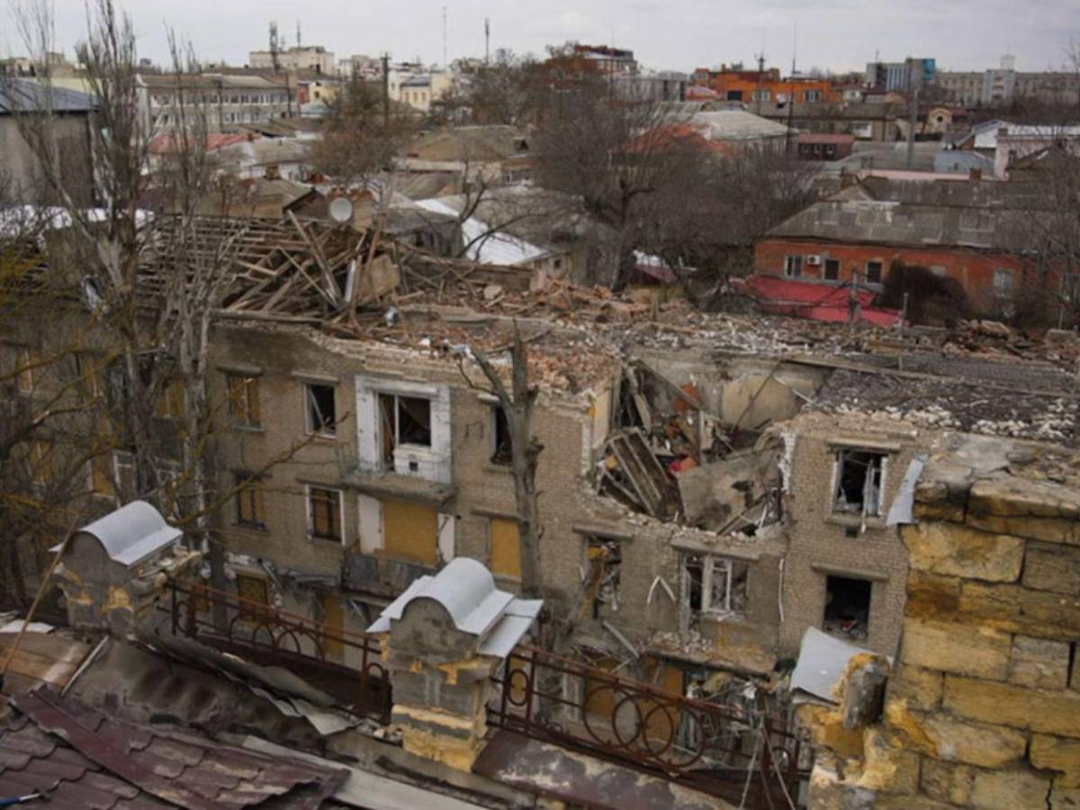 Sin comida ni salida: miles siguen atrapados en región de Ucrania pese a tregua con Rusia