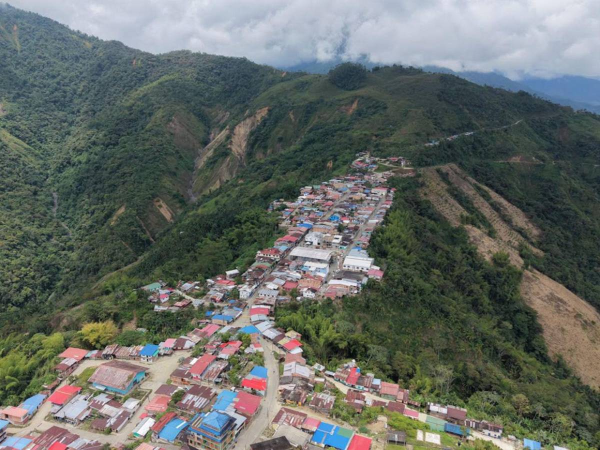 “Todo lo que conseguimos es poco”: llega ayuda al epicentro del terremoto de 7.4 en Colombia