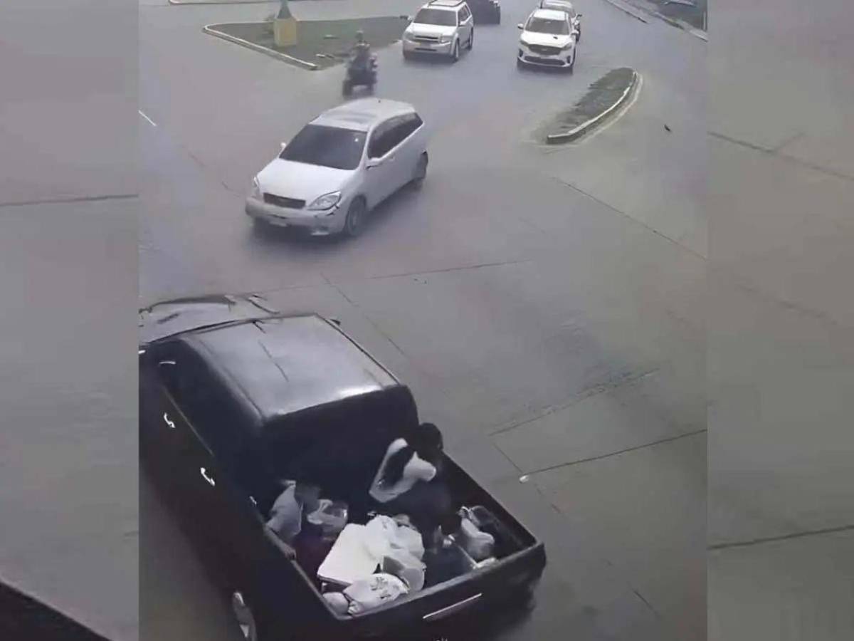 Bebé que murió era su hijo: conductor que cruzó un semáforo en rojo iba a celebrar su cumpleaños