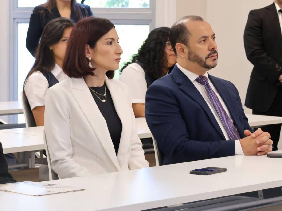 Anuncio del presidente de la CNBS sobre investigación a tiktokers: Son sujetos de riesgo