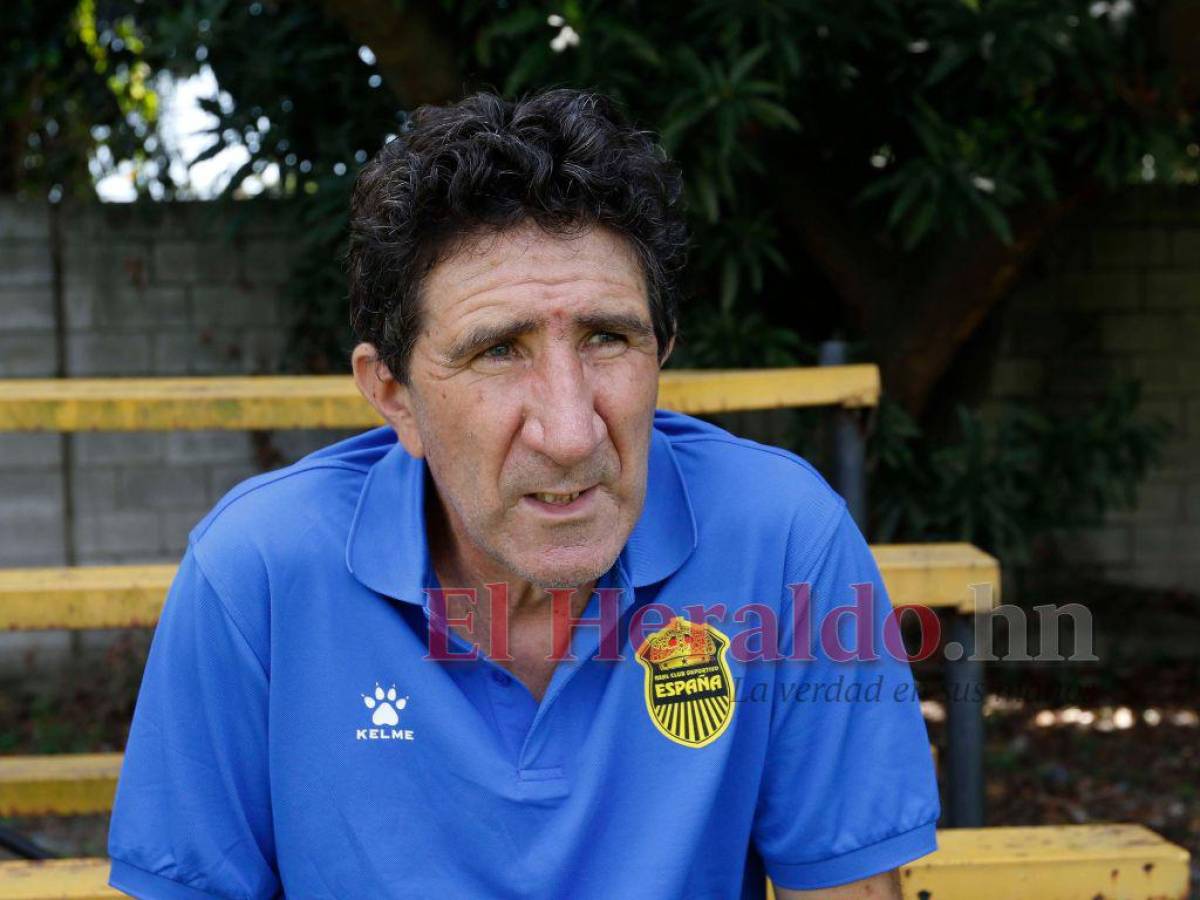 Héctor Vargas habla sobre las salidas de Rosas y Denis: “No son los jugadores que ocupamos”