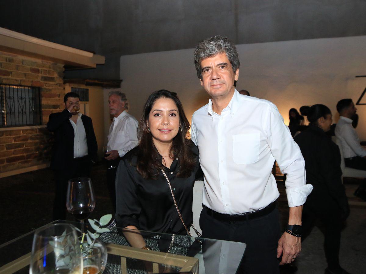 Refinado brindis por el lanzamiento de Zima Uno