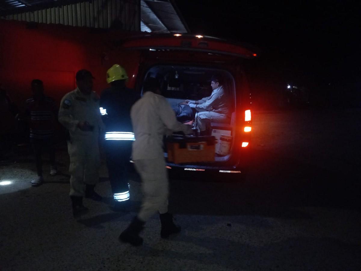Momento en que la víctima era trasladada al Hospital San Francisco de la localidad.
