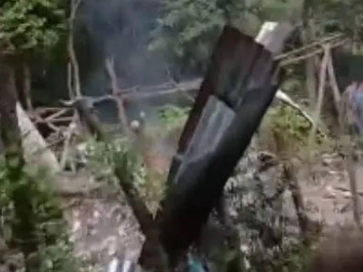 Le tiró una brasa y explotó: Fredy incendió la casa con su esposa e hija adentro en Santa Bárbara