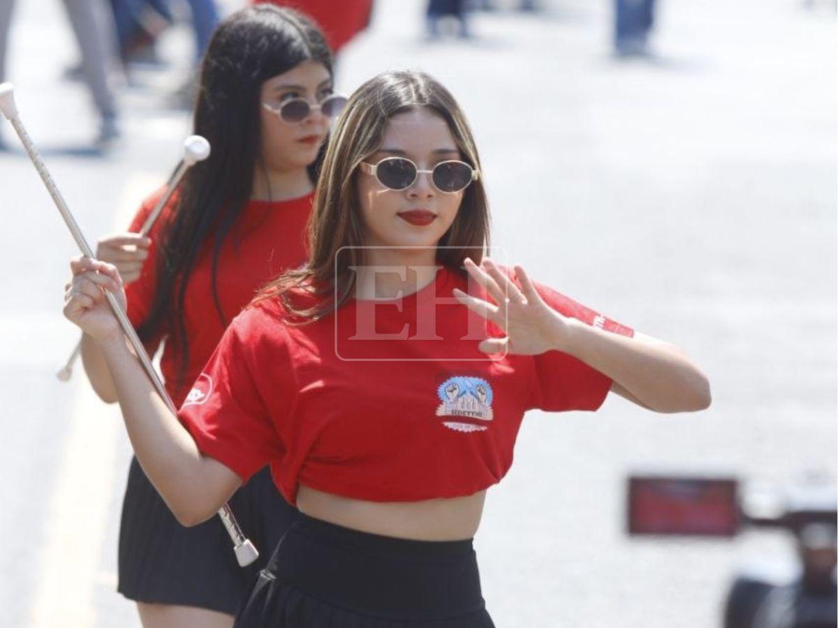 Sonrisas y estilo: Ellas robaron miradas en la marcha del Día del Trabajador en Honduras