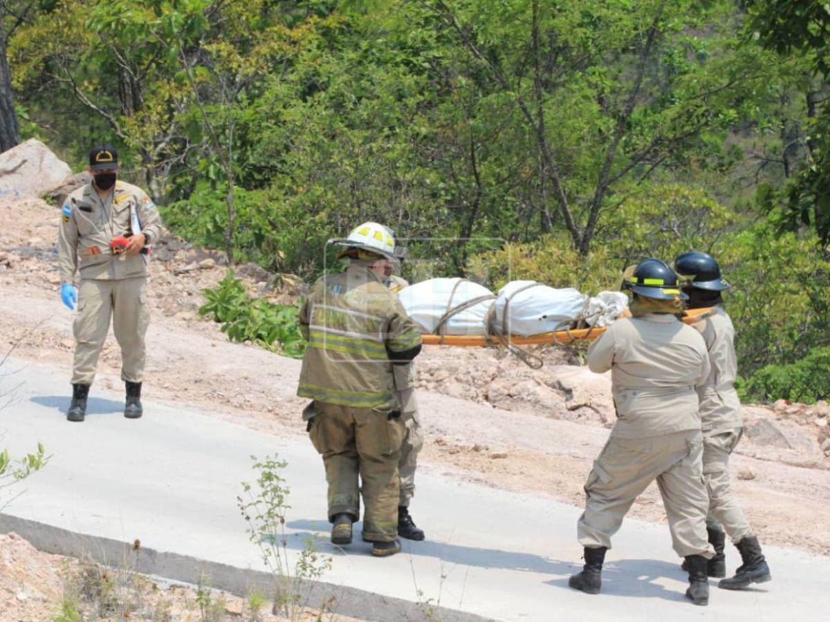 75 metros de abismo: así rescataron los tres cuerpos carbonizados hallados dentro de congelador en El Cimarrón