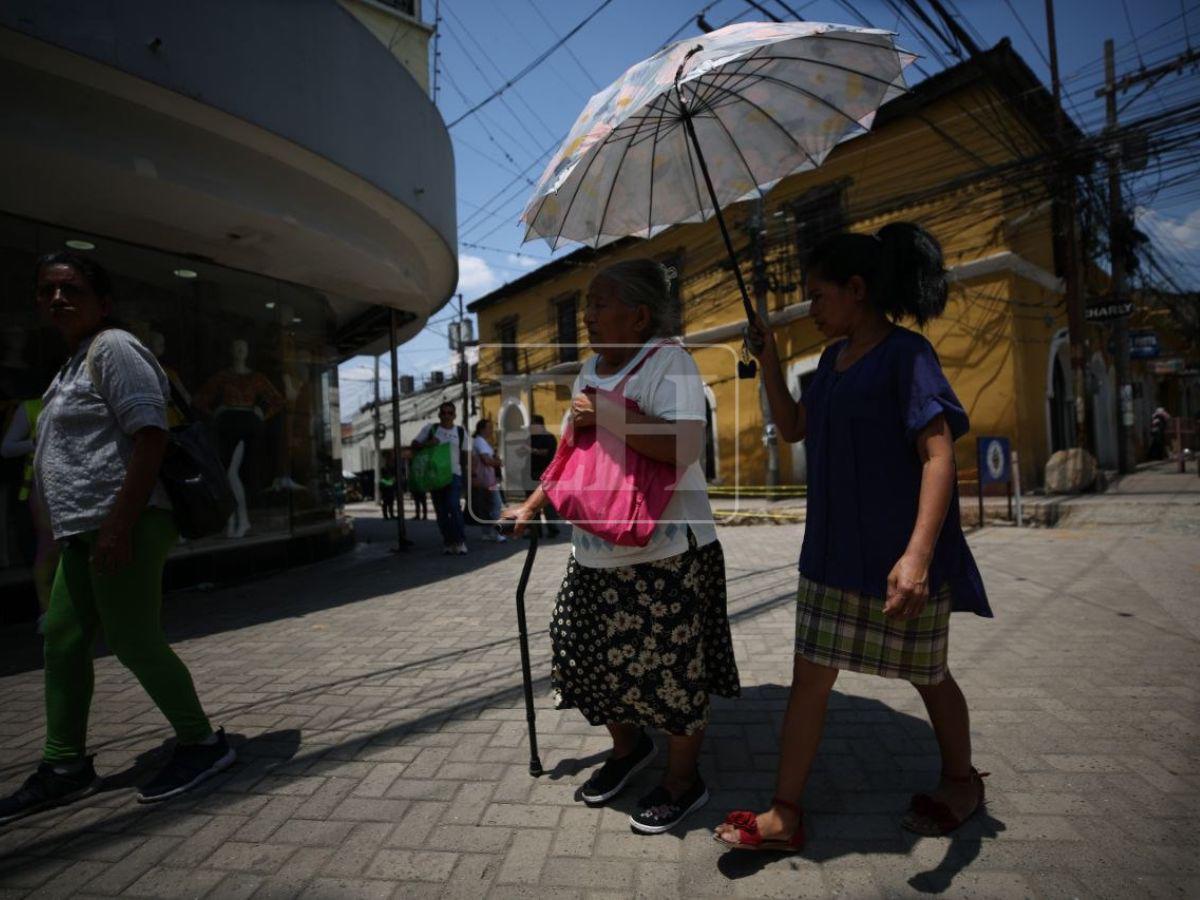 Lluvias solo llegarán a tres departamentos:  temperaturas de hasta 41 grados para este sábado