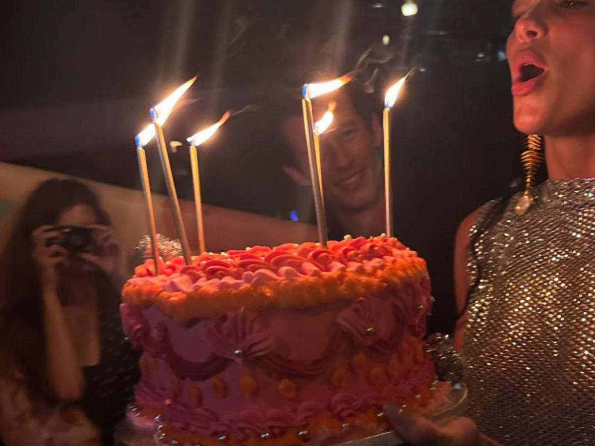 Dua Lipa llega a los 30: así celebró la artista británica su cumpleaños