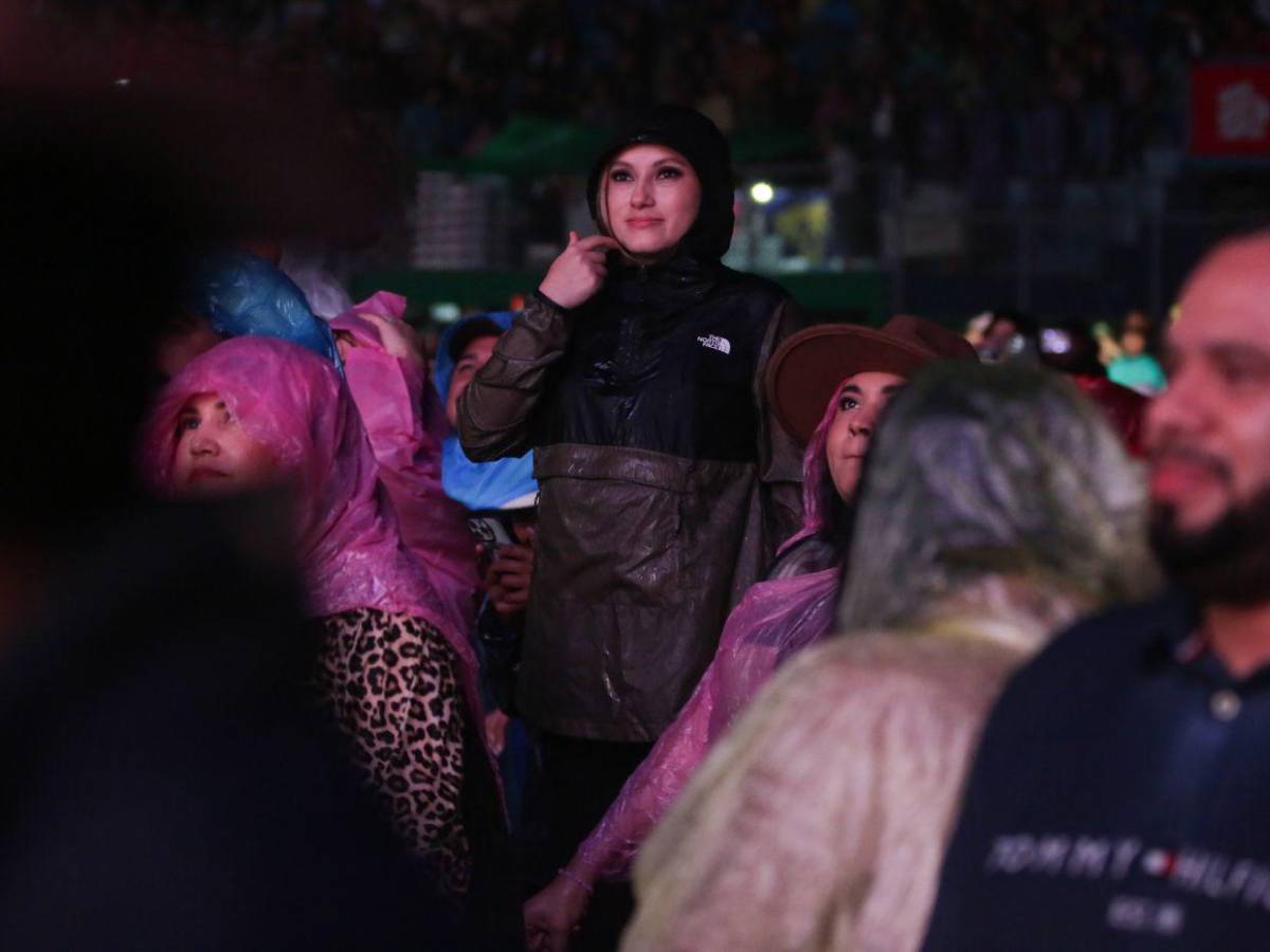Las mejores imágenes que dejó el concierto de Carín León en Tegucigalpa